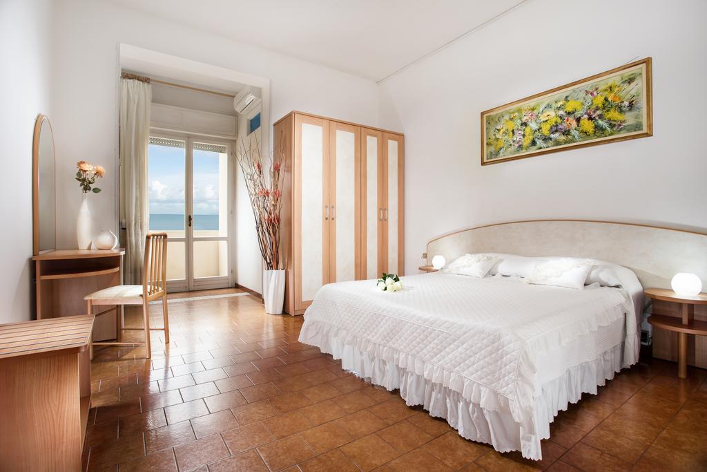 Hotel Continental Gatteo a Mare Habitación foto